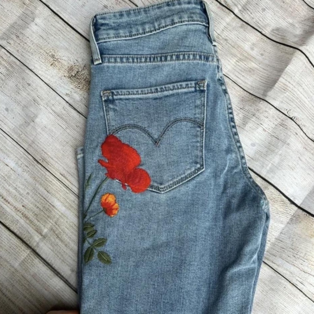 NEW Levi's Limited Edition Poppy Embroidered Jeans 26 - Picture 6 of 13